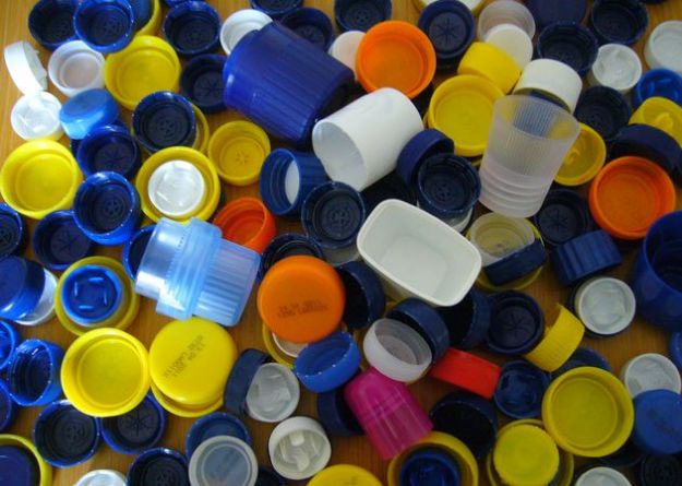 riciclo creativo tappi di plastica